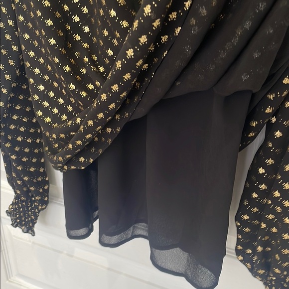Elegant Black & Gold Print Top - ROSE + OLIVE - Size Large - Picture 12 of 16